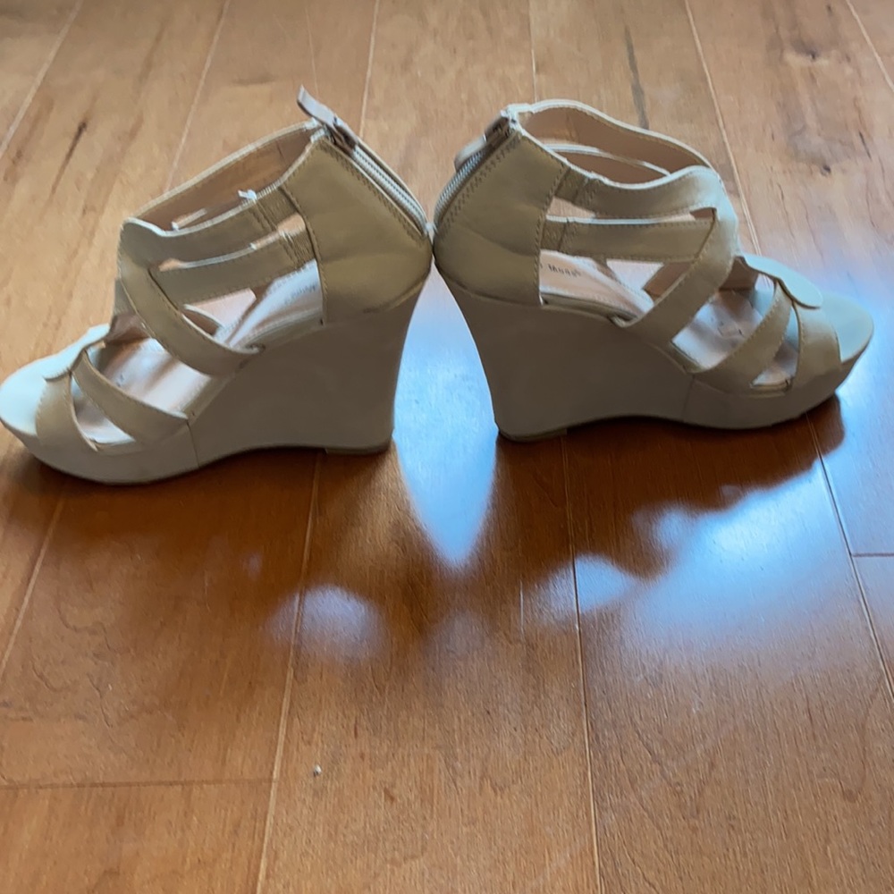 Tan wedge shoe - Picture 5 of 7